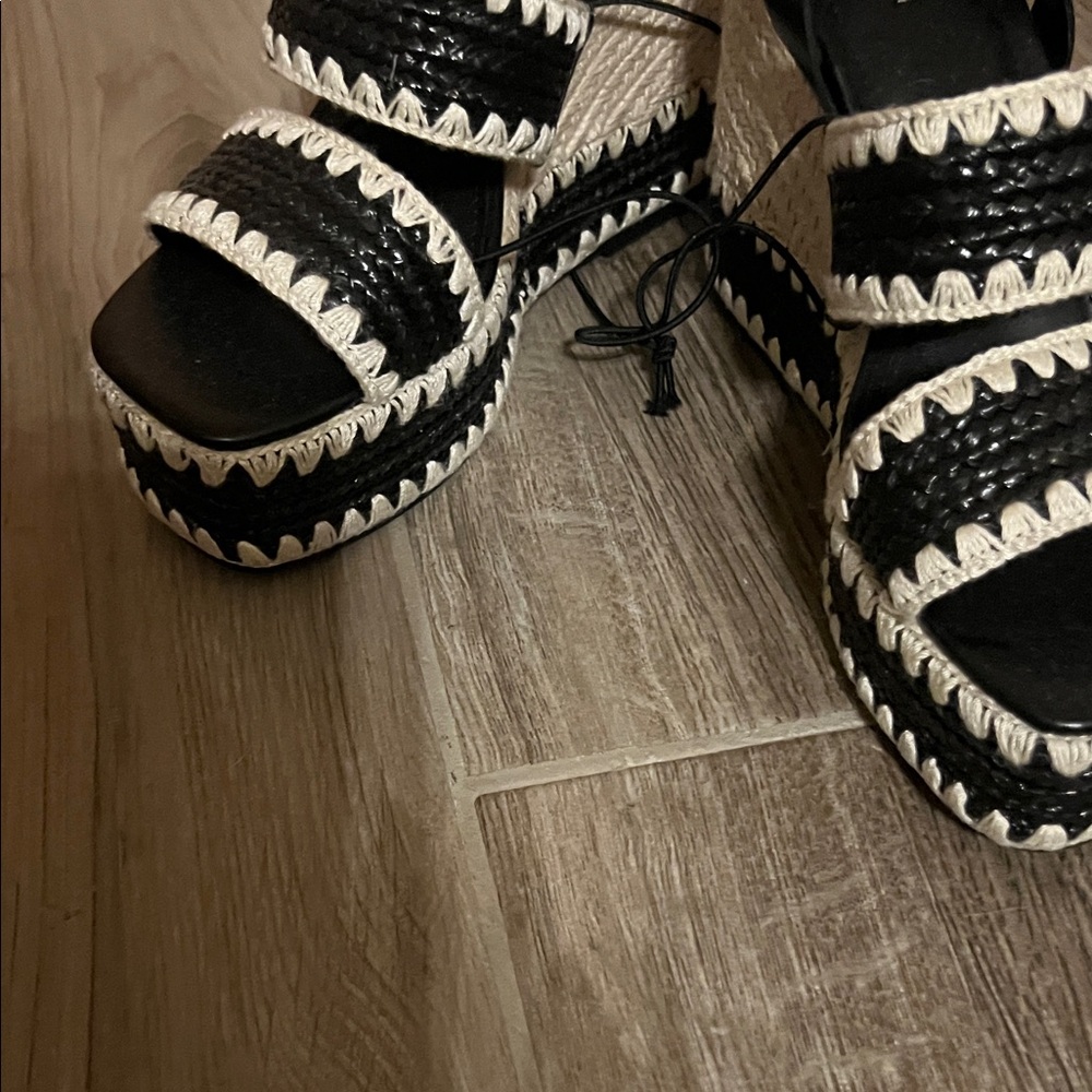 Black & Cream Platform Woven Sandals - Women